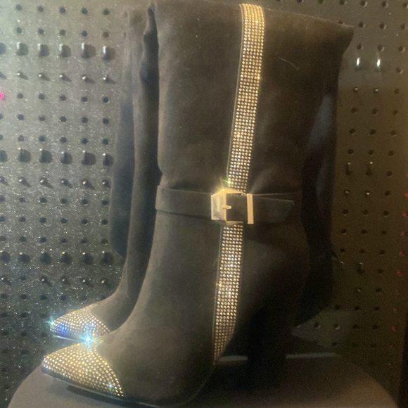 Ladies size 7 over the knee heeled boot. Diamond rhinestones toe area & sides - Picture 2 of 2
